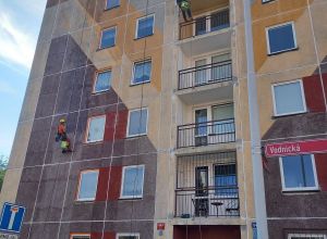 Oprava a nátěr panelového domu Pardubice