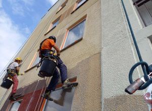 Oprava a nátěr panelového domu Pardubice