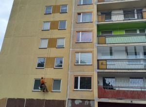 Oprava a nátěr panelového domu Pardubice
