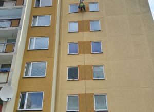 Oprava a nátěr panelového domu Pardubice
