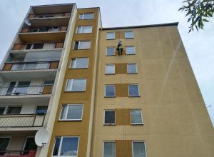 Oprava a nátěr panelového domu Pardubice