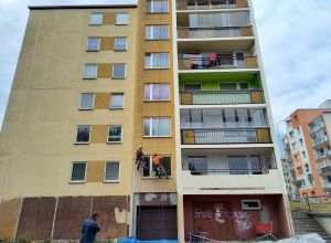 Oprava a nátěr panelového domu Pardubice