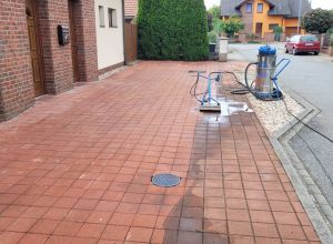 Broušení krovu a čištění dlažby u rodinného domu Pardubice
