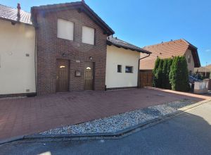 Broušení krovu a čištění dlažby u rodinného domu Pardubice