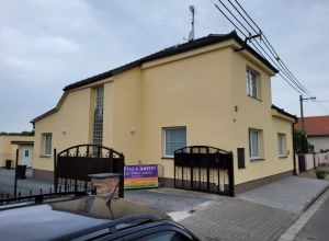 Čištění pálené střešní krytiny a nátěr fasády