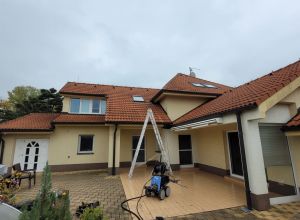 Čištění střechy a nátěr fasády