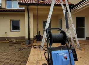 Čištění střechy a nátěr fasády