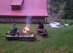 Renovace nátěru roubené chalupy Ministerstva zemědělství Malá Úpa