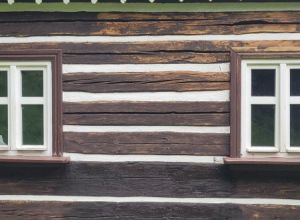 Renovace nátěru roubené chalupy Ministerstva zemědělství Malá Úpa