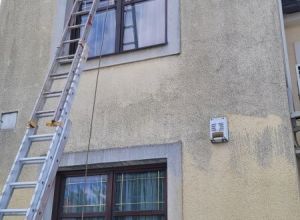 Tlakové mytí, zahubení mikroorganismů, preventivní nátěr fasády Pardubice 