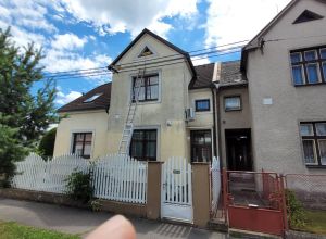 Tlakové mytí, zahubení mikroorganismů, preventivní nátěr fasády Pardubice 