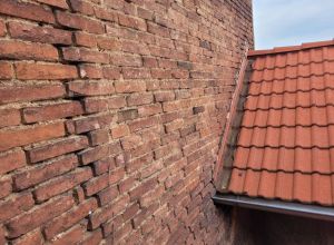 Zateplení štítové zdi, strukturovaná omitka, klempířské práce