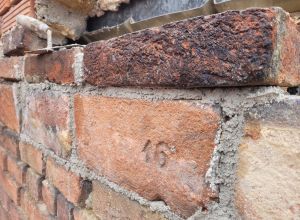 Zateplení štítové zdi, strukturovaná omitka, klempířské práce