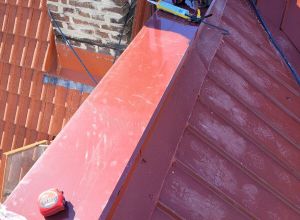 Zateplení štítové zdi, strukturovaná omitka, klempířské práce